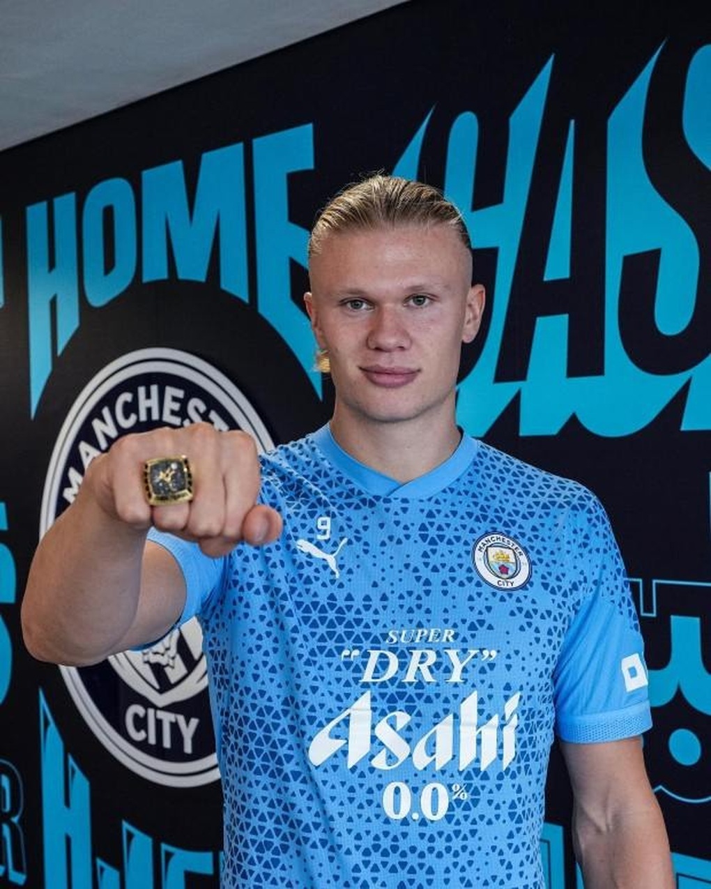 Erling Haaland nhận giải thưởng giá trị sau mùa giải kỷ lục ở Man City |  Báo Dân trí