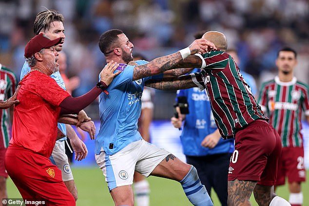 Felipe Melo (right) revealed the cause of the fight at the end of the Club World Cup