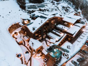 Chalet al foss at night