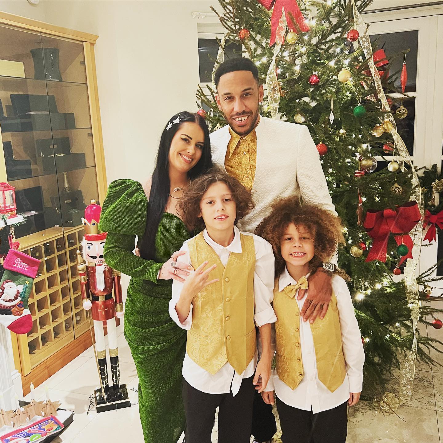 Pierre-Emerick Aubmayenag posed for an adorable Xmas Eve snap with hisfamily