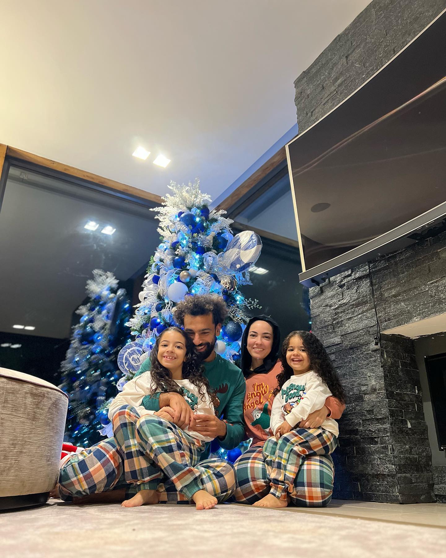 Mo Salah also did the same in an adorable snap with his own young family