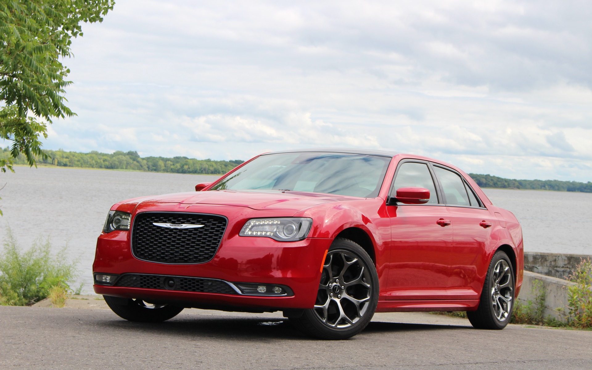 2016 Chrysler 300S: Stuck in a Time Warp - The Car Guide