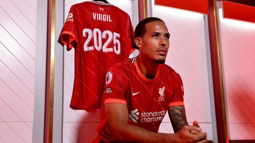 Liverpool giữ chân Virgil van Dijk đến năm 2025