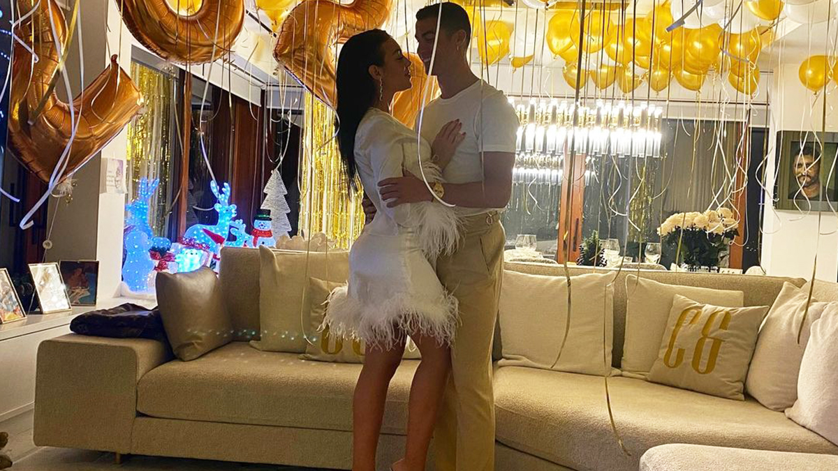 Georgina Rodriguez Shares Romantic Picture With Cristiano Ronaldo As Family  Welcomes New Year 2021 (See Pics) |  LatestLY