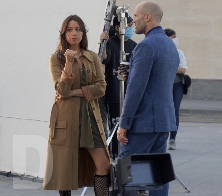 Aubrey & Jason Statham shooting thier new movie at The Museum of Islamic  Art. : r/AubreyPlaza