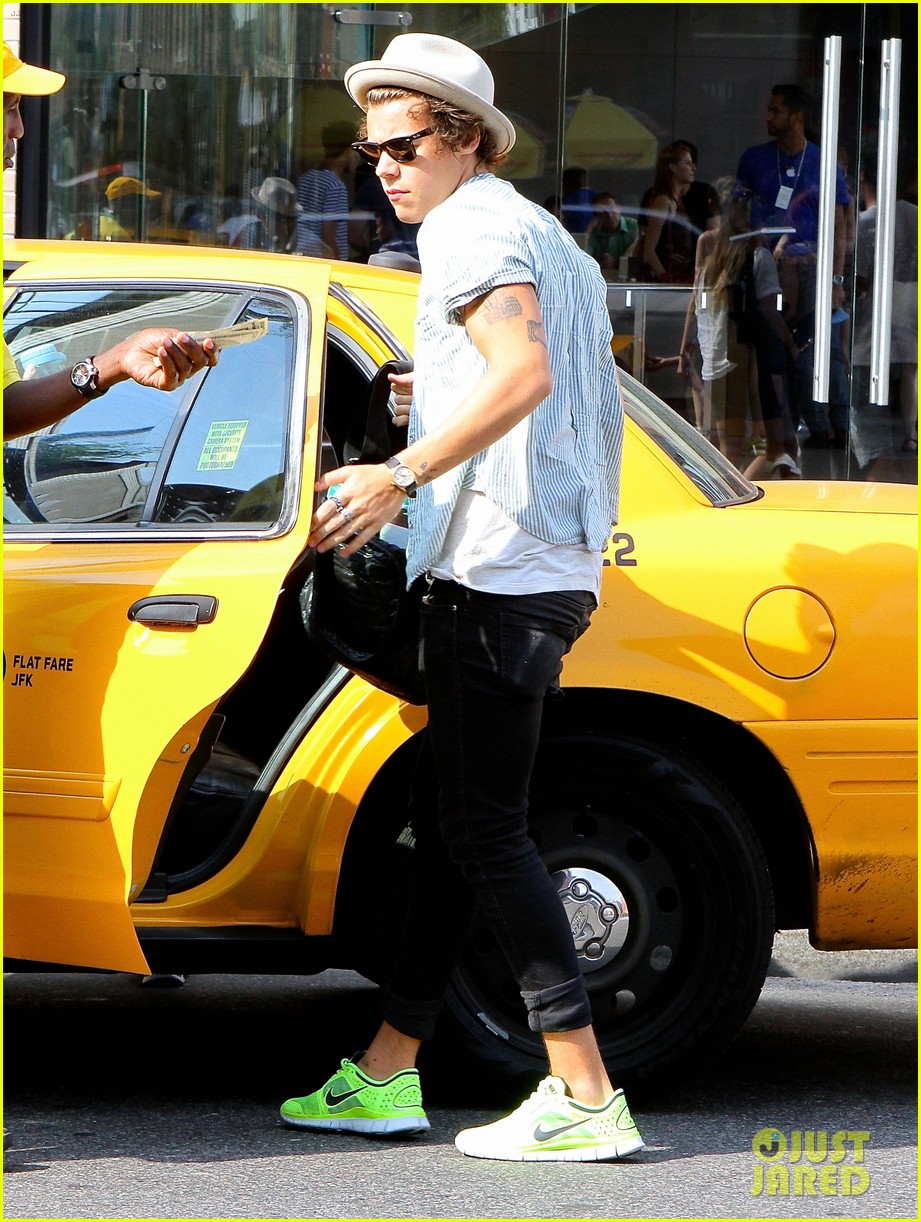 Harry Styles Hangs with James Corden in New York City: Photo 2899631 | Celebrity Babies, Harry Styles, James Corden, Julia Corden, Max Corden Photos | Just Jared: Entertainment News