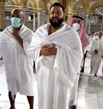 DJ Khaled en Mike Tyson op Umrah - IslamOmroep