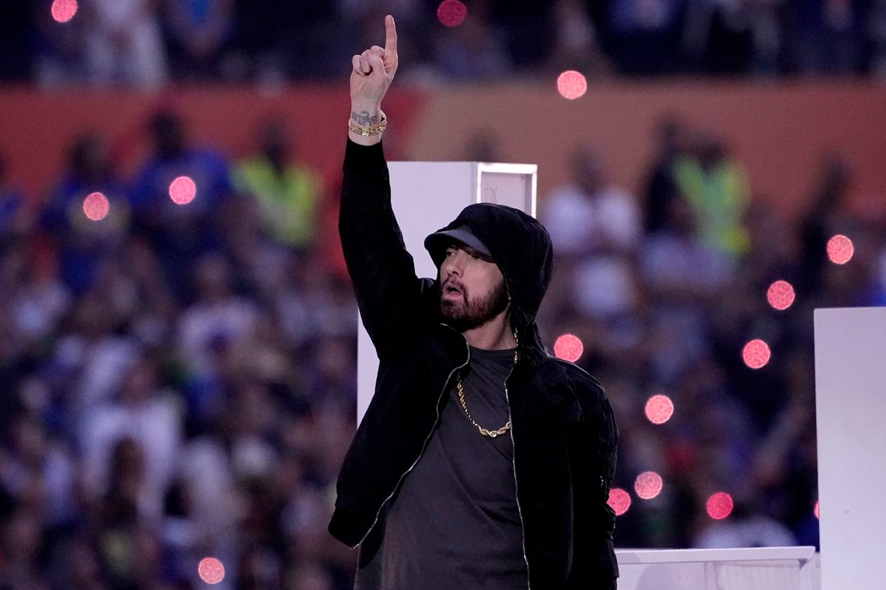Eminem kneels during Super Bowl LVI halftime show despite reports NFL told  him that he couldn't - pennlive.com