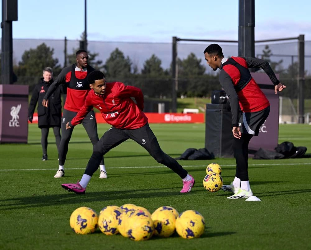 40 training photos: Thiago involved as Liverpool focus on Arsenal - Liverpool  FC