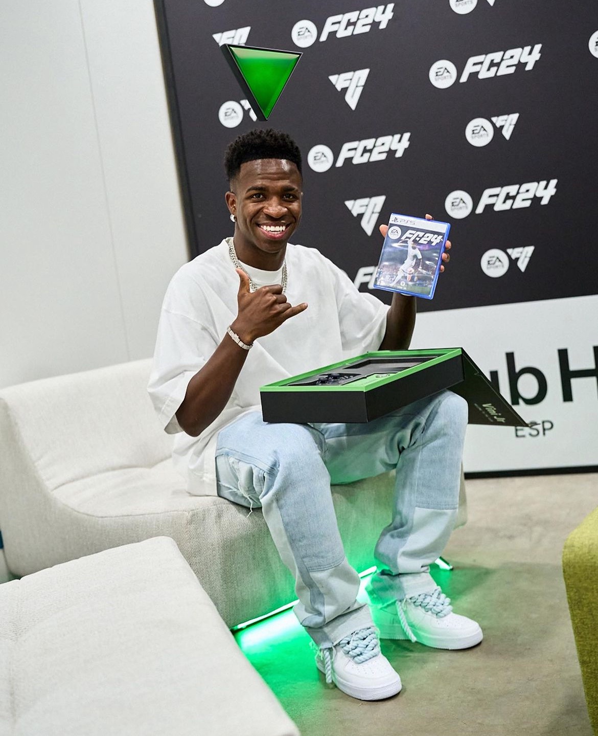 Madrid Xtra on X: "Vinícius Jr x EA FC. 🤍 https://t.co/ufPOJHhWnH" / X