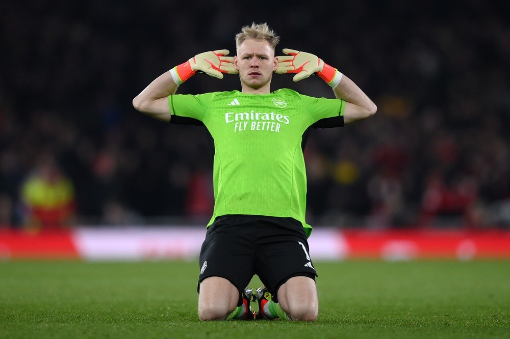 LONDON, ENGLAND: Aaron Ramsdale of Arsenal celebrates after teammate Kai Havertz (not pictured) scores his team's second goal during the Premier League match between Arsenal FC and Brentford FC at Emirates Stadium on March 09, 2024. (Photo by Justin Setterfield/Getty Images)