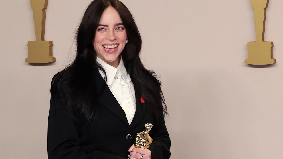 Billie Eilish becomes youngest person to win 2 Oscars - ABC News