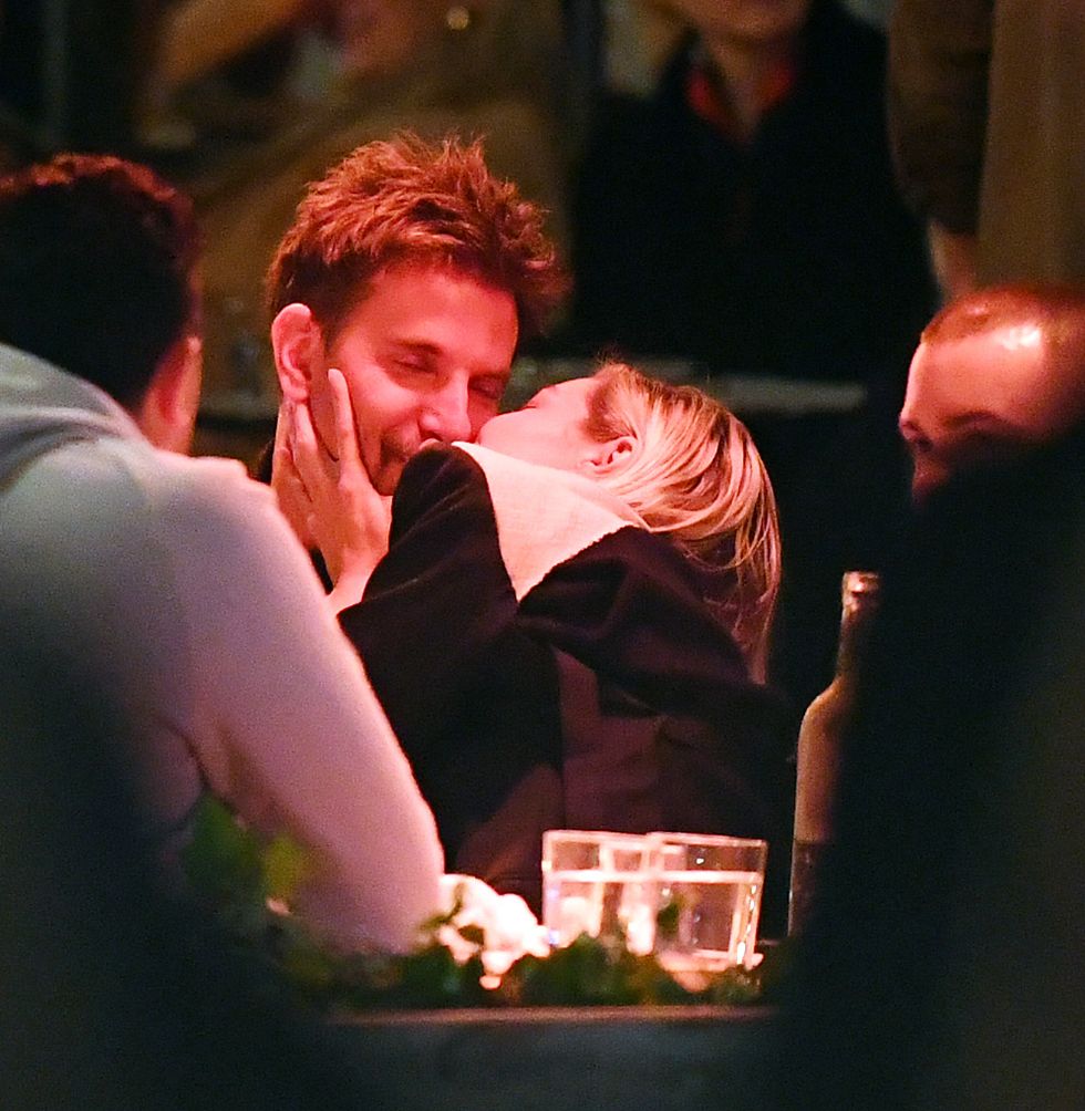 gigi hadid kissing bradley cooper