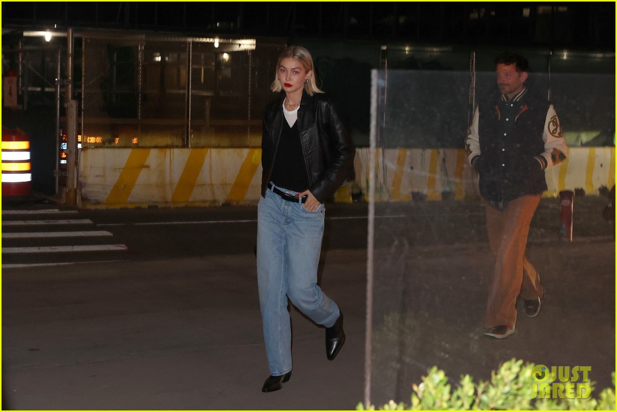 gigi hadid bradley cooper date night at italian restaurant 025026151