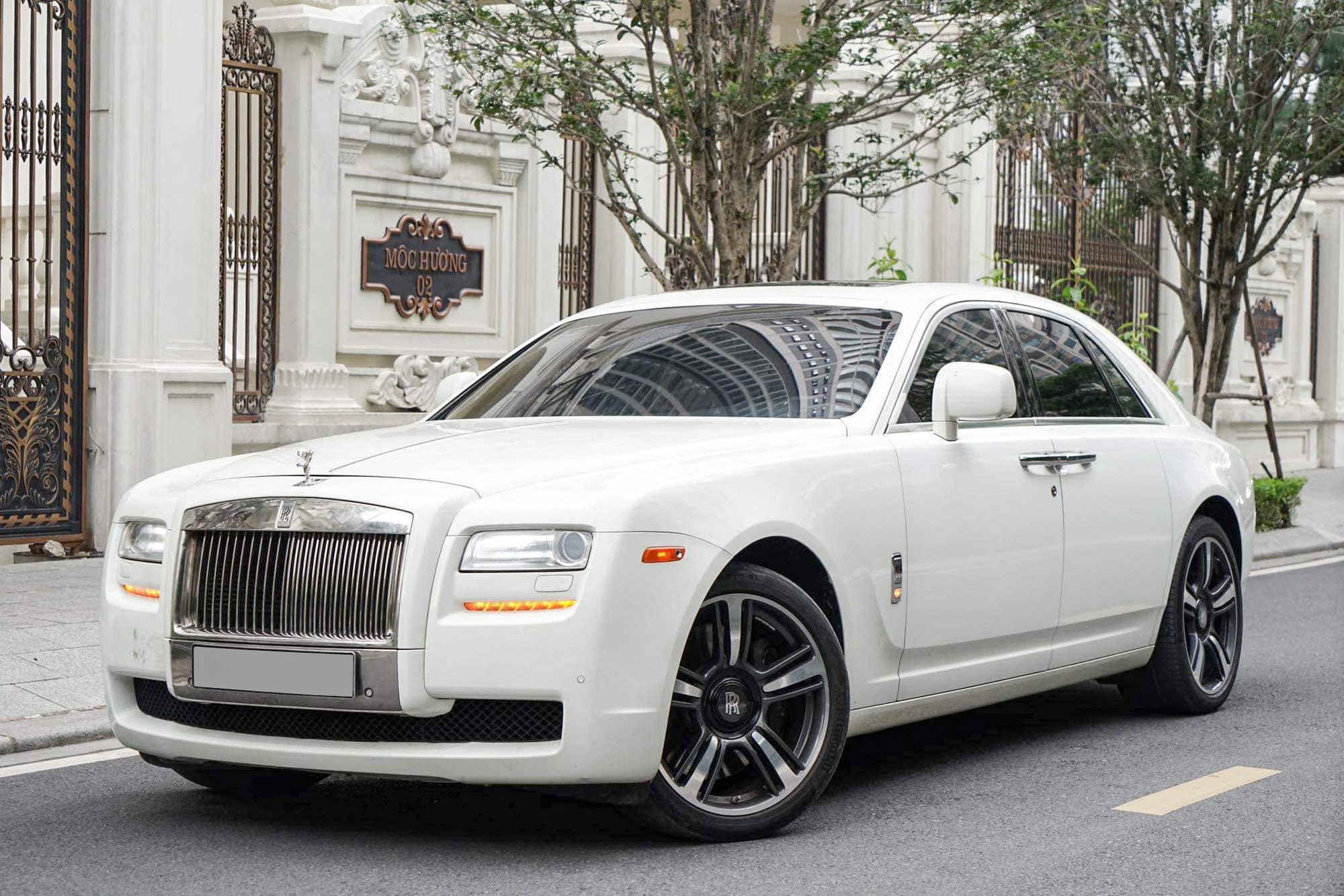 Rolls-Royce Ghost đỉnh cao của nhà giàu Việt một thời bán lại chỉ 5,8 tỷ,  ngang Mercedes-Benz S-Class 'đập hộp'