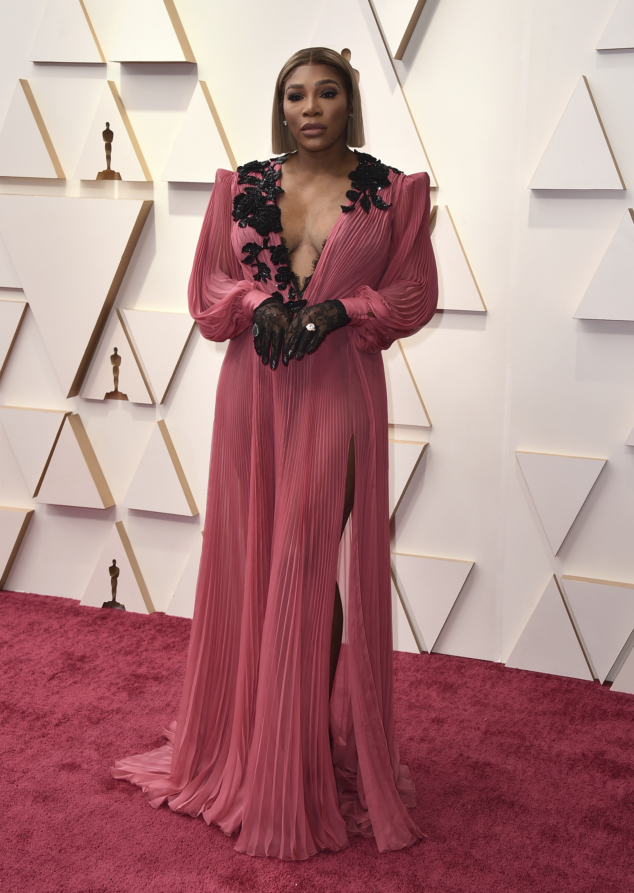 Serena Williams & Venus Williams on the 2022 Oscars Red Carpet: Photos