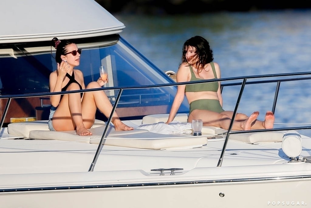 Selena Gomez on Holiday in Hawaii | Pictures