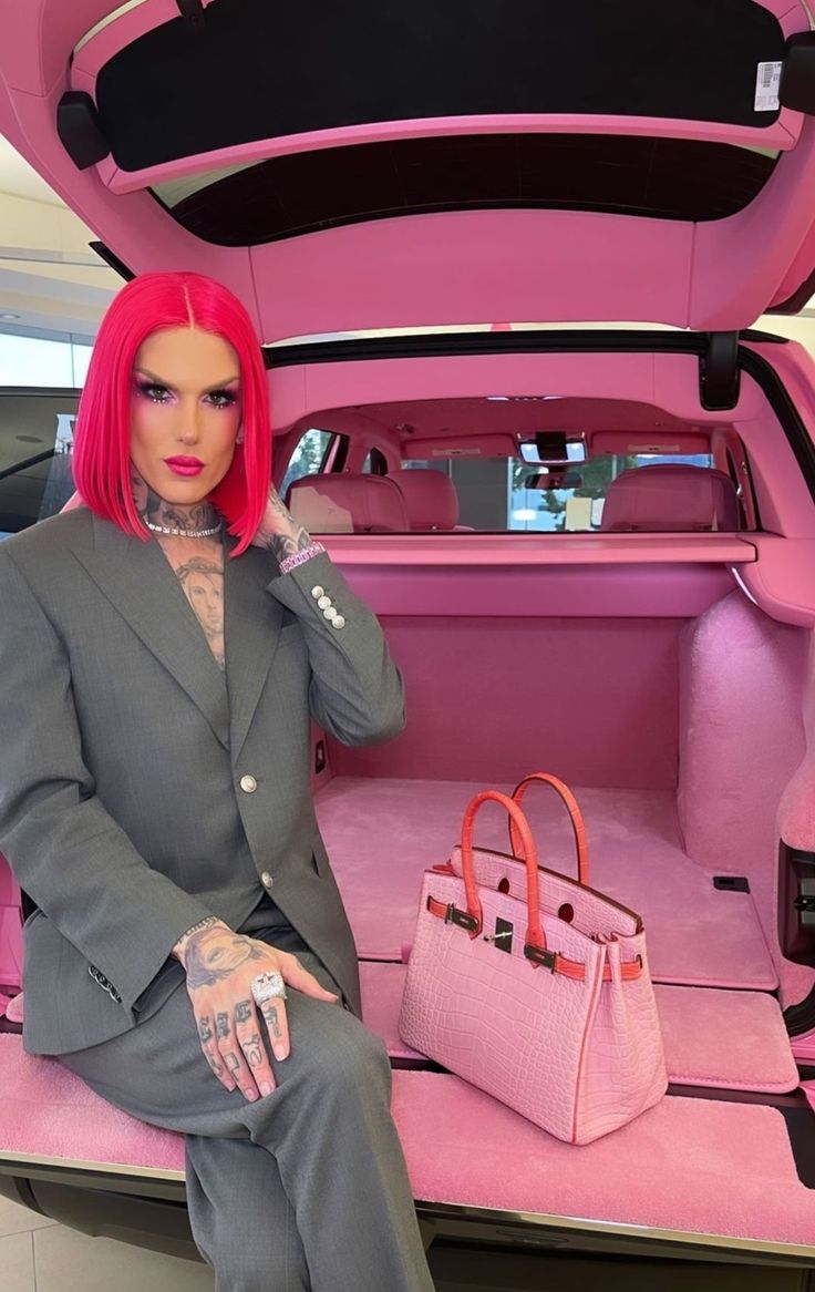 Pin af 𝔈𝔩𝔦𝔷𝔞𝔟𝔢𝔱𝔥 ✦ på ✮ jeffree star ✮