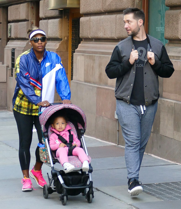 Serena Williams & Daughter Olympia On Stroll In NYC Before U.S. Open –  Hollywood Life