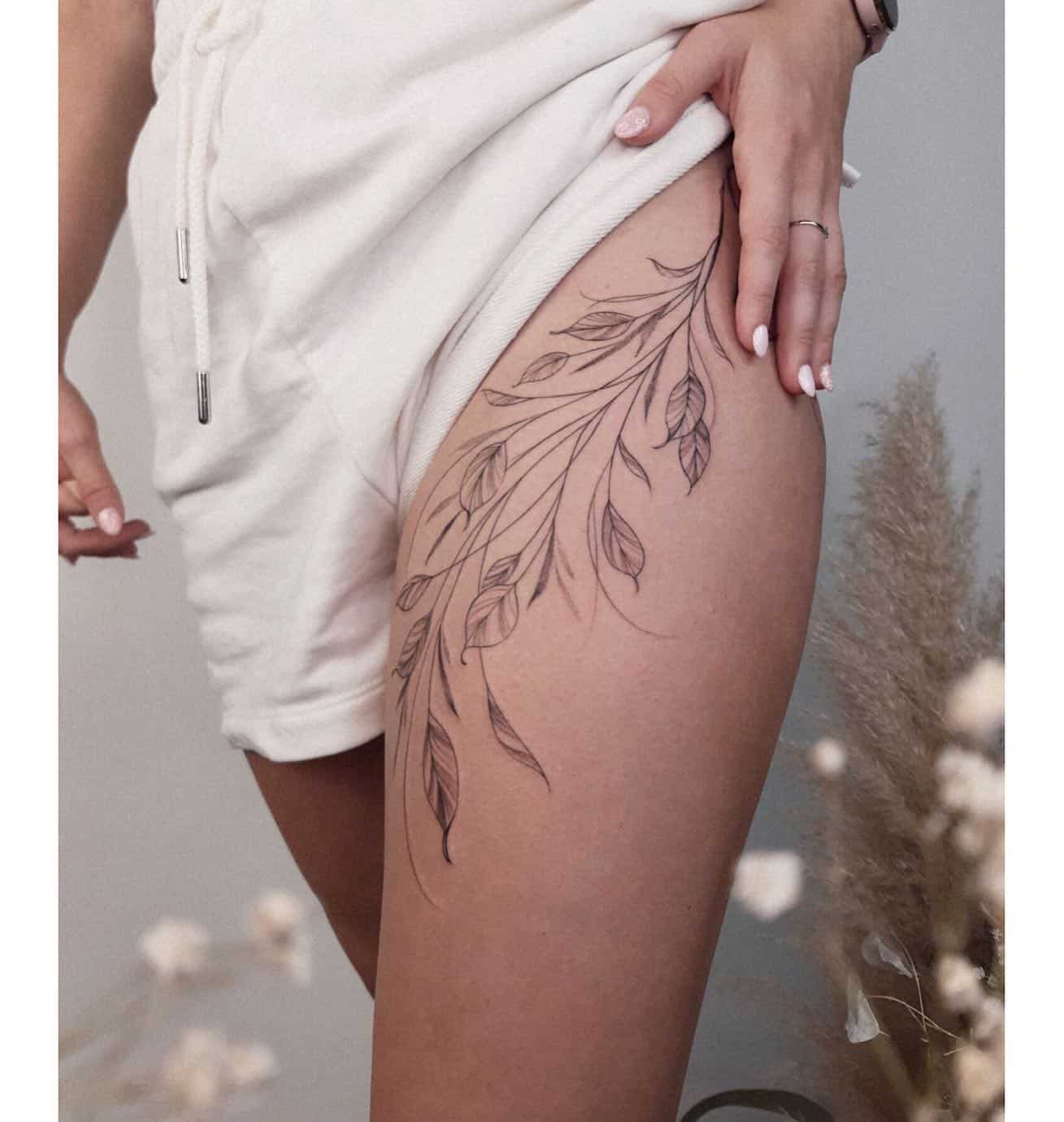 40 Awesome Thigh Tattoo Ideas for Men & Women in 2024