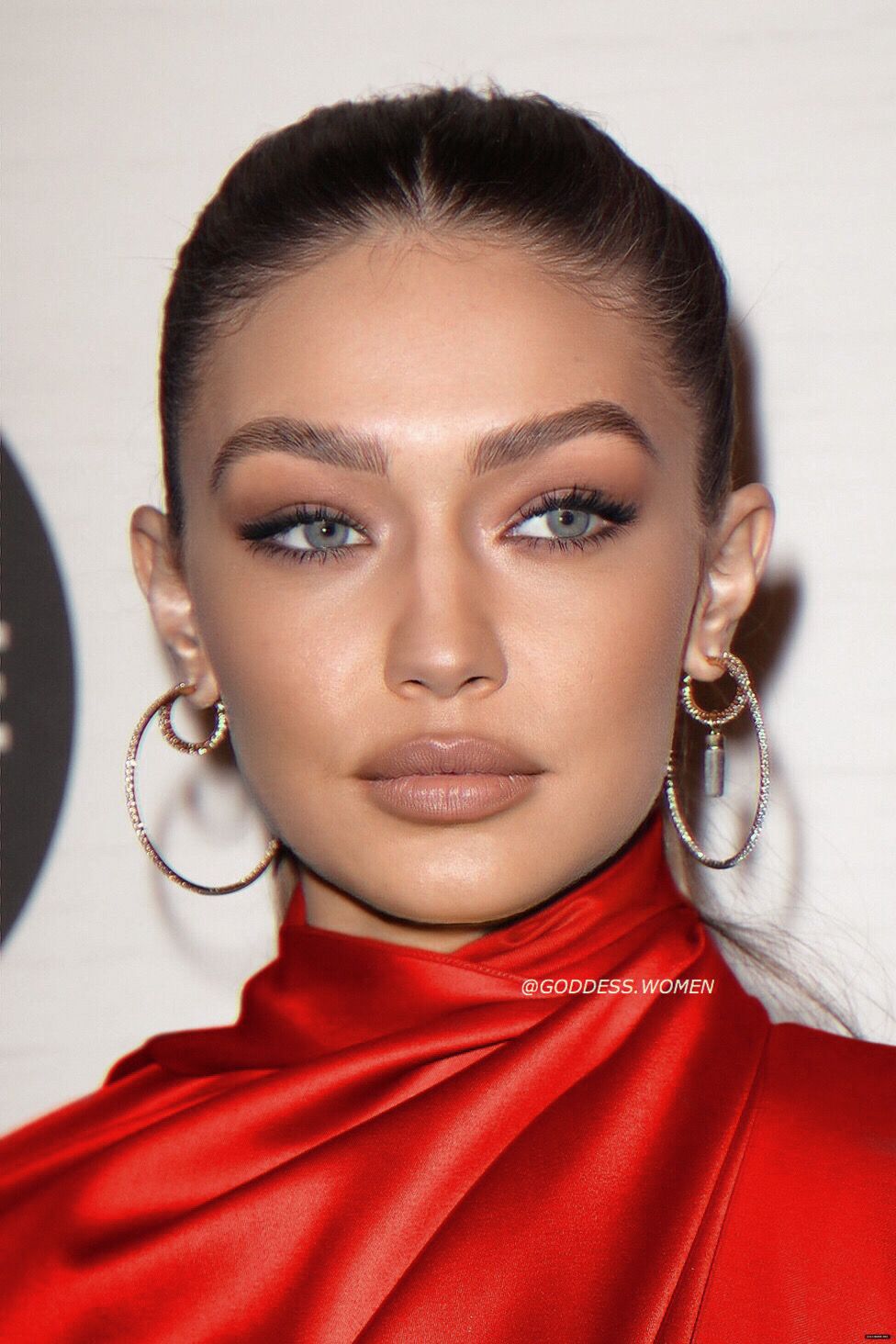 Gigi Hadid | Gigi hadid makeup look, Makeup looks, Bella hadid makeup