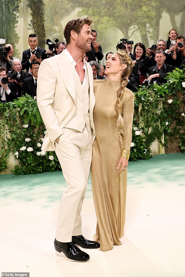 The married couple, who share three kids together, smiled and laughed as they posed up a storm