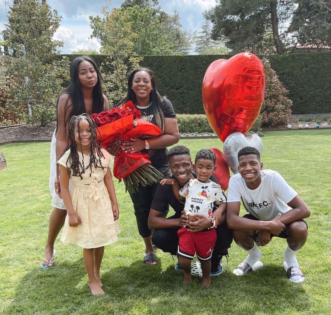 We're one white family — ,,Happy Mother's Day ️” - Vinicius Junior