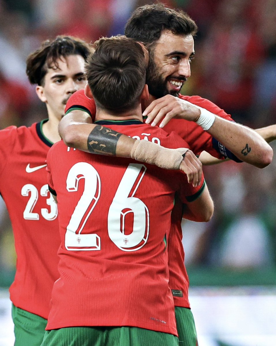 UtdDistrict on X: " | Bruno Fernandes vs Finland: 45 minutes 60 touches 46/50 accurate passes 6 passes into the final 3rd 4 shots 3/3 accurate long balls 2 chances created 2 goals. J O K E . 🪄 https://t.co/DTBkOhB4Pr" / X