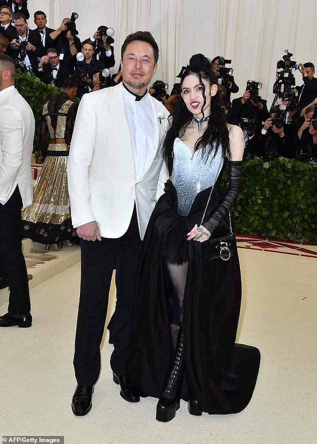 Claire Boucher, known by her stage name Grimes, accused her 𝘤𝘩𝘪𝘭𝘥ren's father Elon Musk of 'ripping my family apart' and said that the mother of his twins had blocked her on Twitter