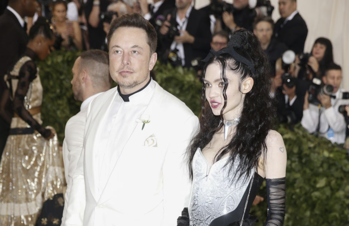 Elon Musk (left) and Grimes. Photo: Reuters