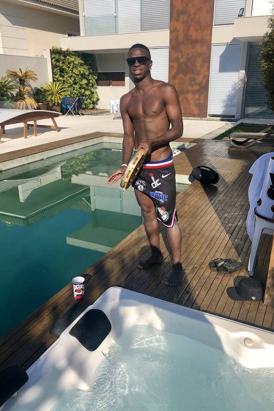 Agora do Real Madrid, Vinicius Jr. curte férias com pagode e piscina -  Esporte - Extra Online