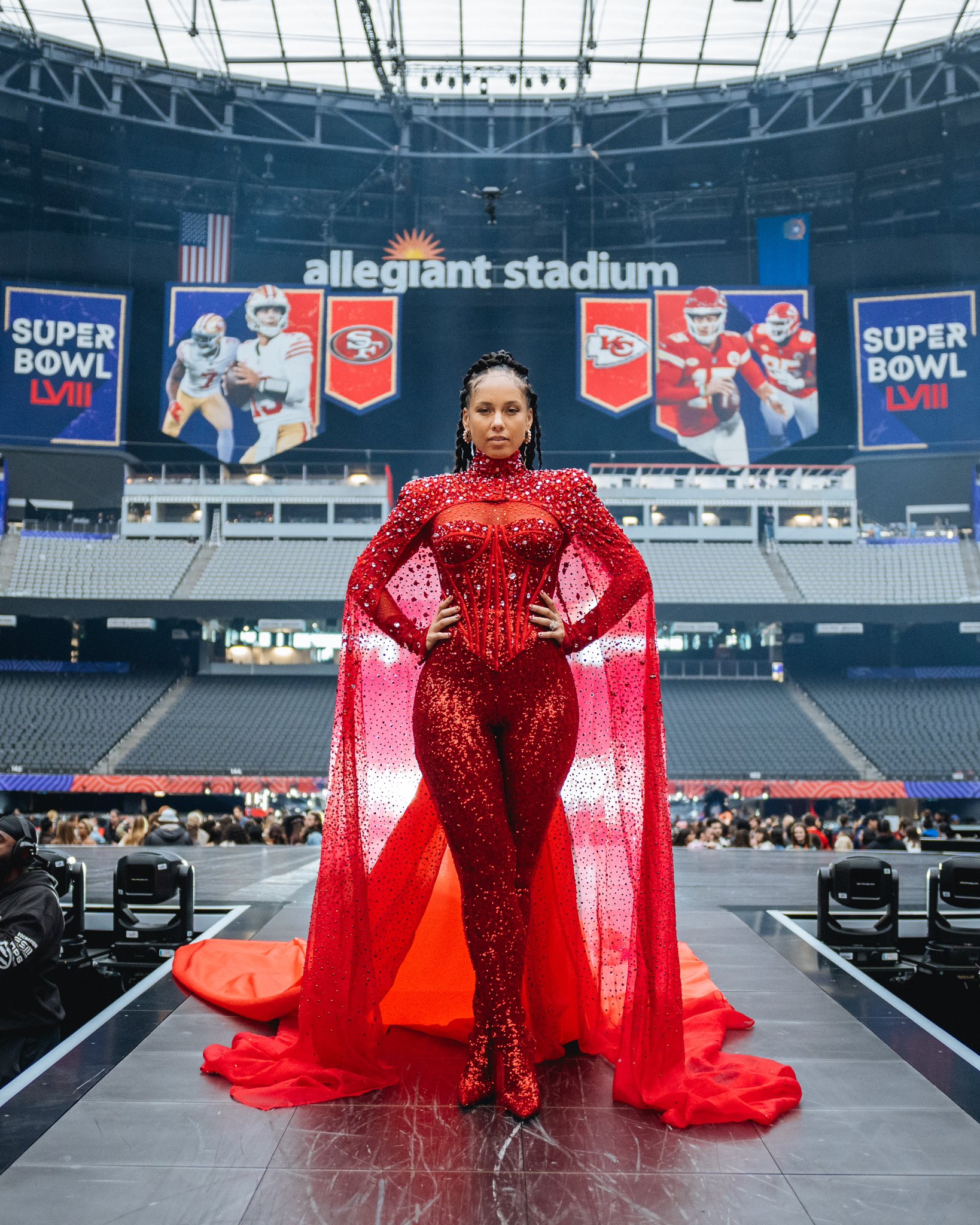 aGOODoutfit on X: "Alicia Keys' #SuperBowl halftime show outfit was a Dolce & Gabbana ensemble featuring a bejeweled catsuit and a billowing organza cape ️ https://t.co/qXTUMstirp" / X