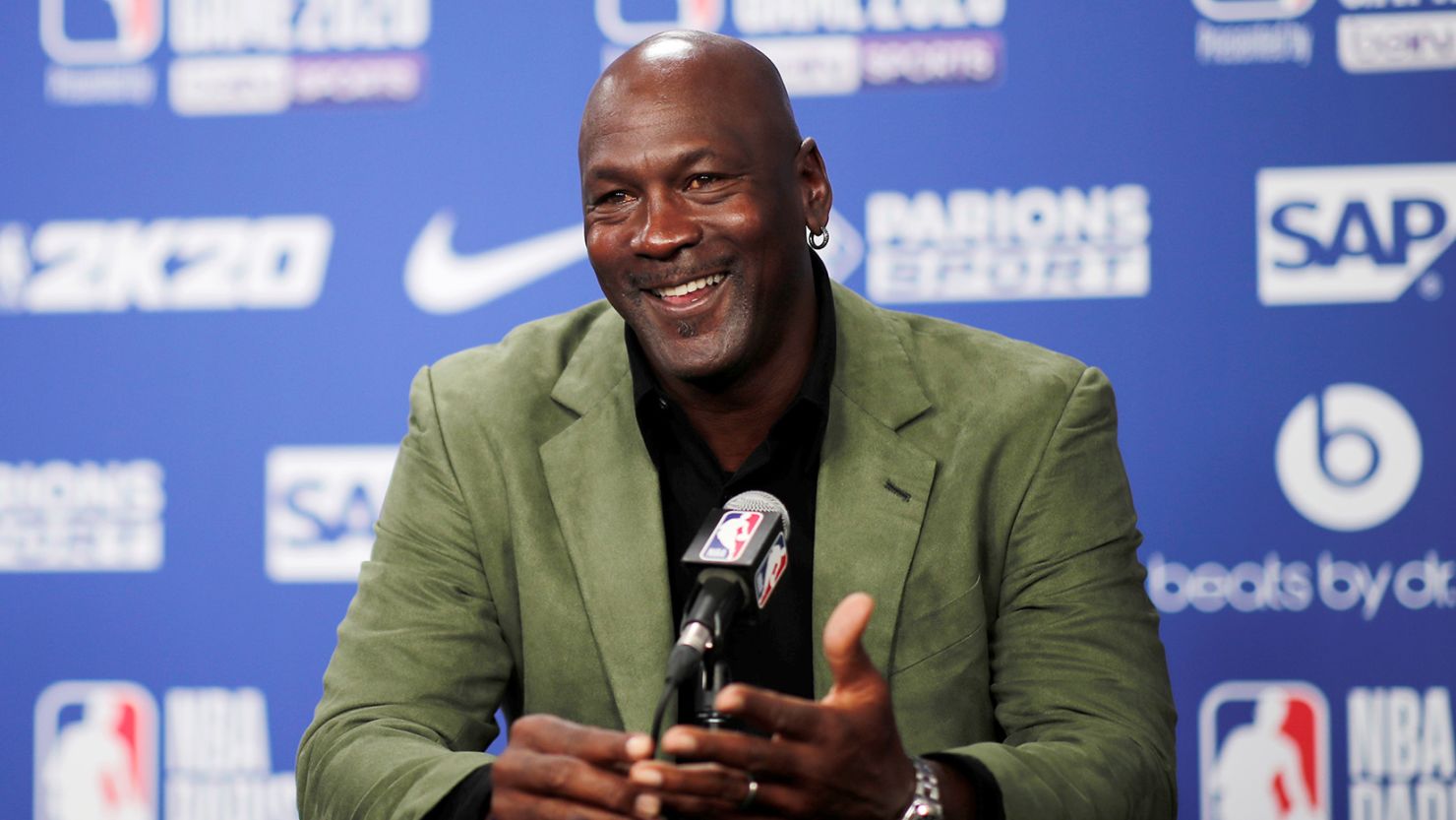 Michael Jordan becomes first athlete to rank among America's 400 wealthiest  people, according to Forbes | CNN